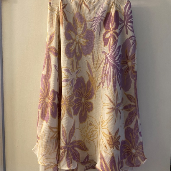 Floral skirt - Picture 2 of 2